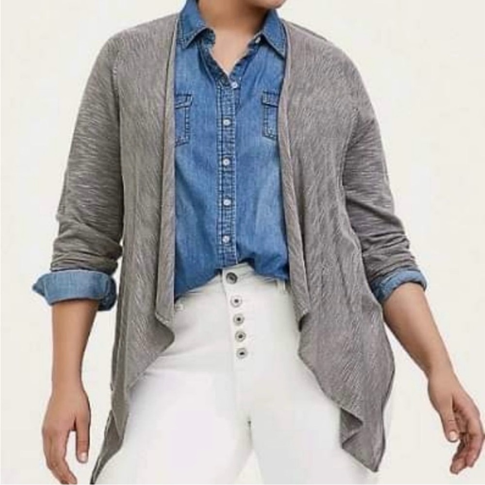 Torrid Slub Cardigan Drape Front Sweater in Gray. Size 1 (1X or 14/16)